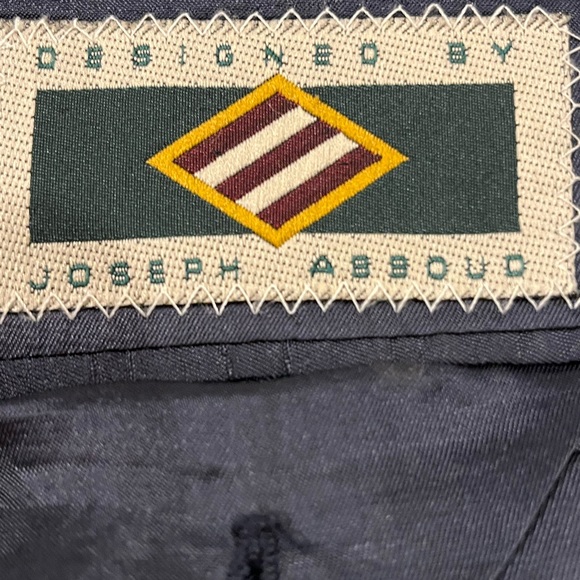 Men's classic Joesph Abboud wool blend suit from Garys of Newport Beach. - Picture 9 of 10